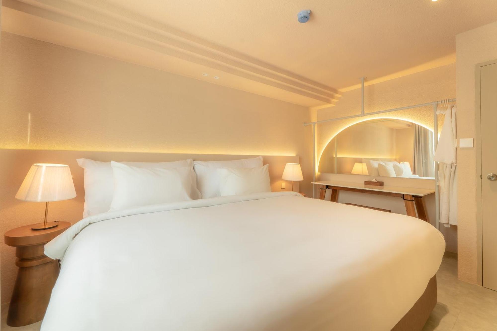 Mai Hotel Чиангмай Екстериор снимка