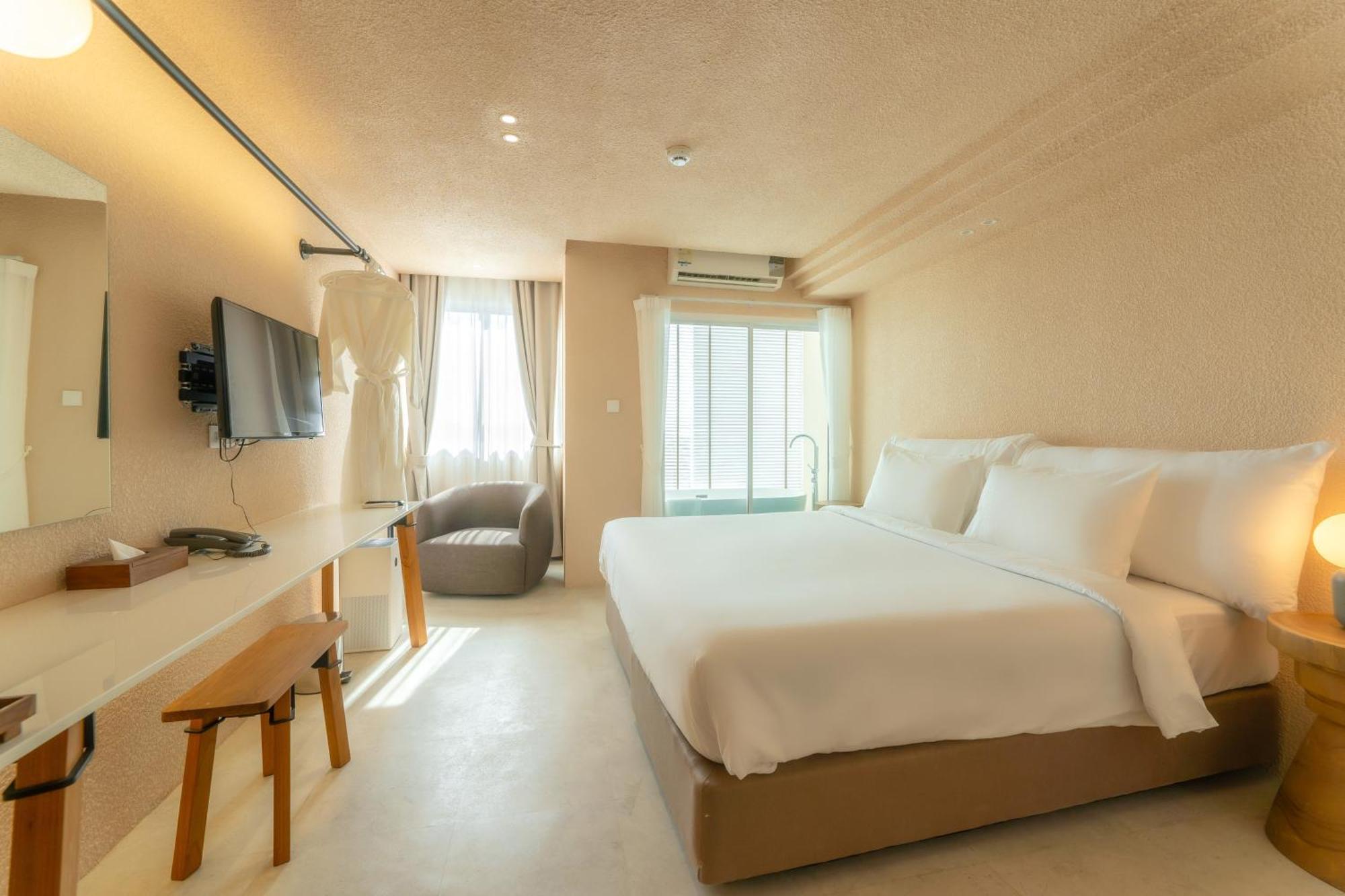 Mai Hotel Чиангмай Екстериор снимка
