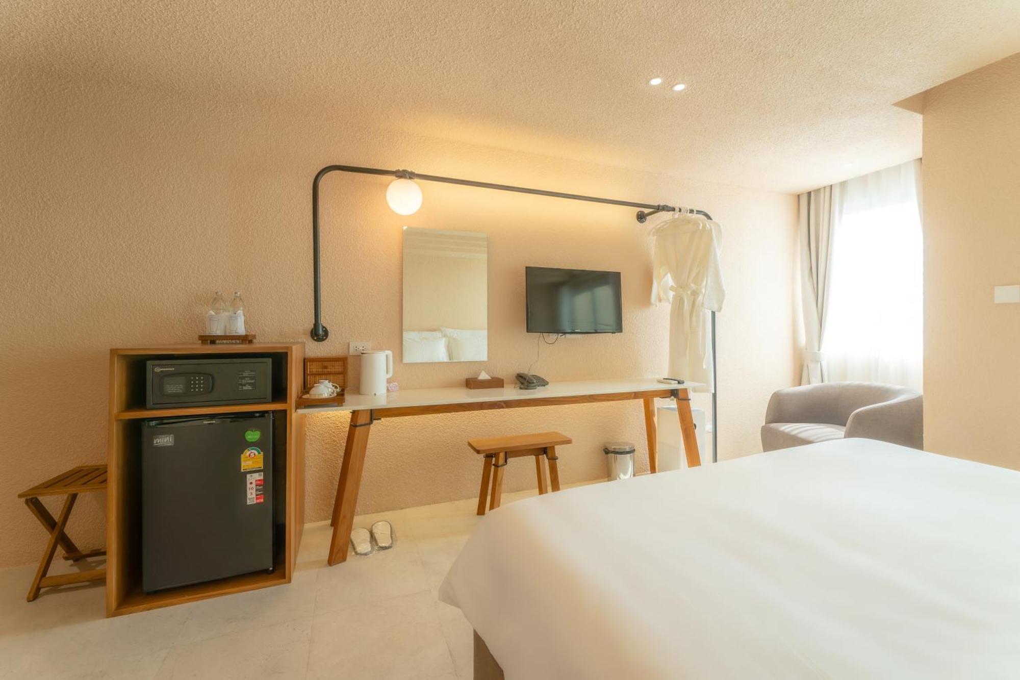 Mai Hotel Чиангмай Екстериор снимка