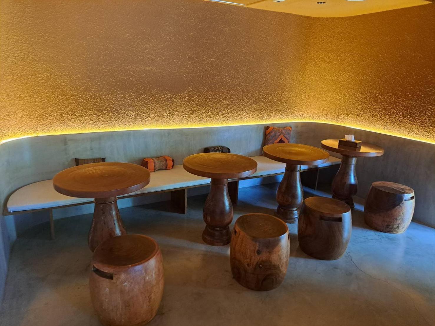Mai Hotel Чиангмай Екстериор снимка