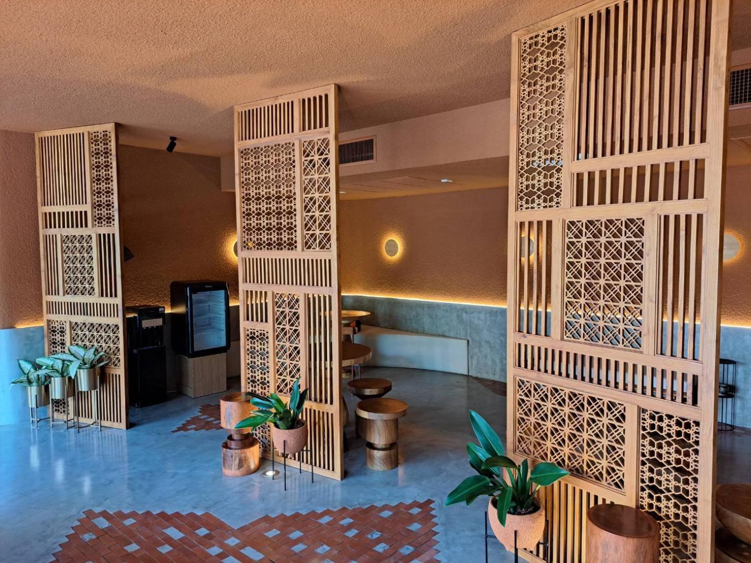 Mai Hotel Чиангмай Екстериор снимка