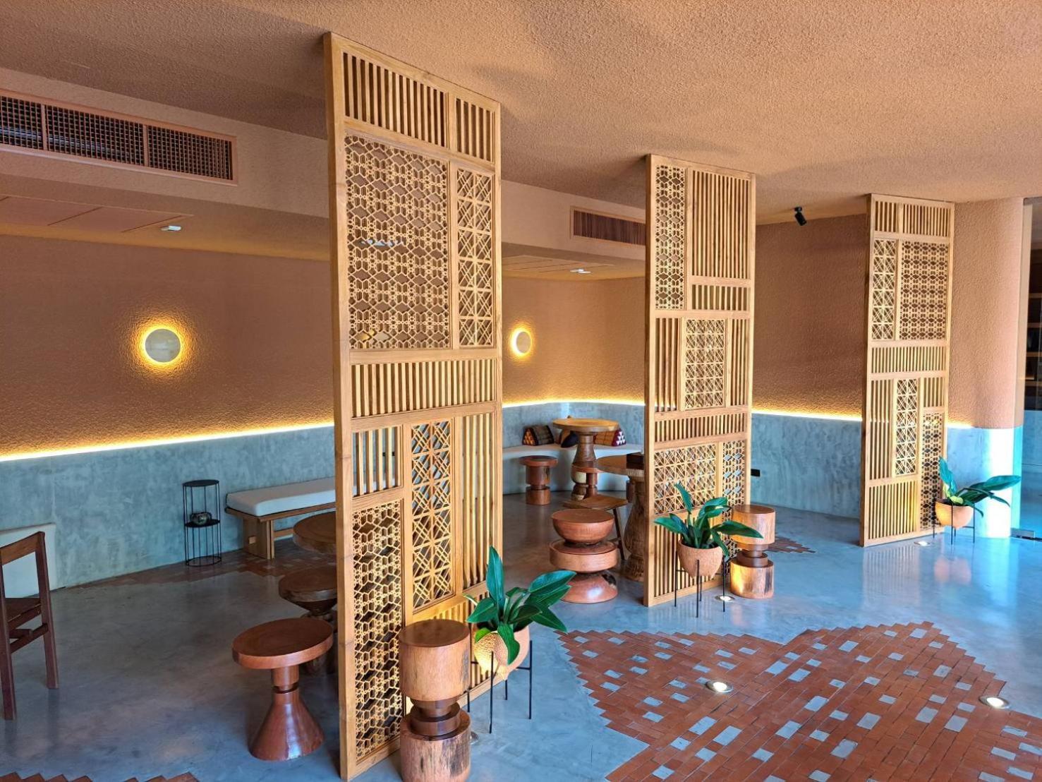 Mai Hotel Чиангмай Екстериор снимка