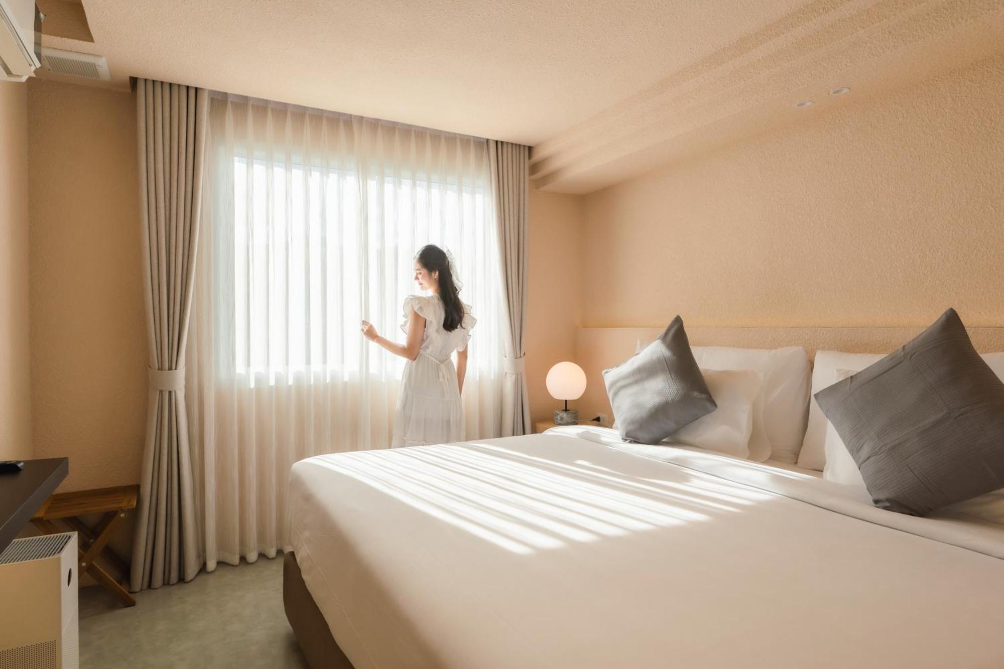 Mai Hotel Чиангмай Екстериор снимка