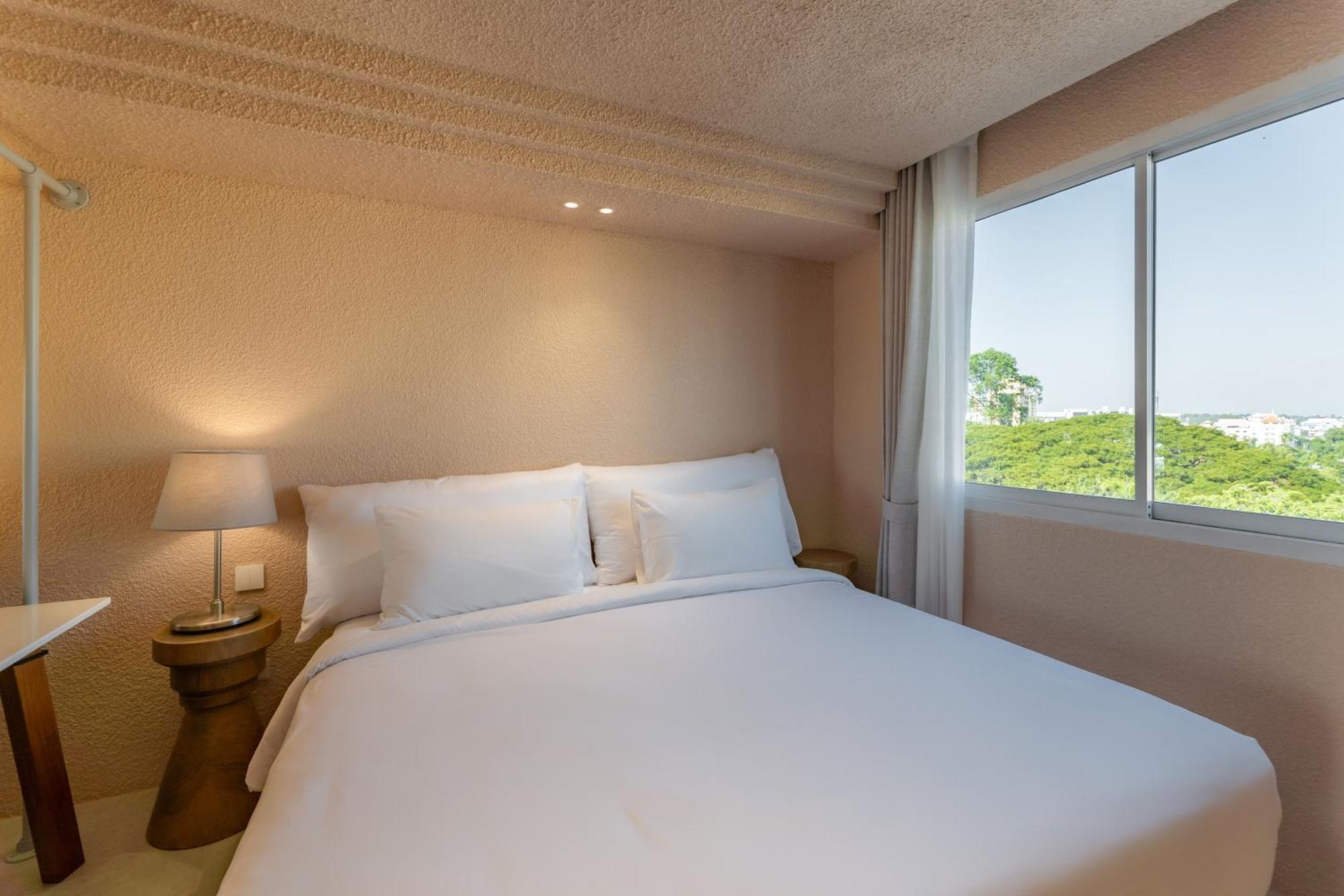 Mai Hotel Чиангмай Екстериор снимка
